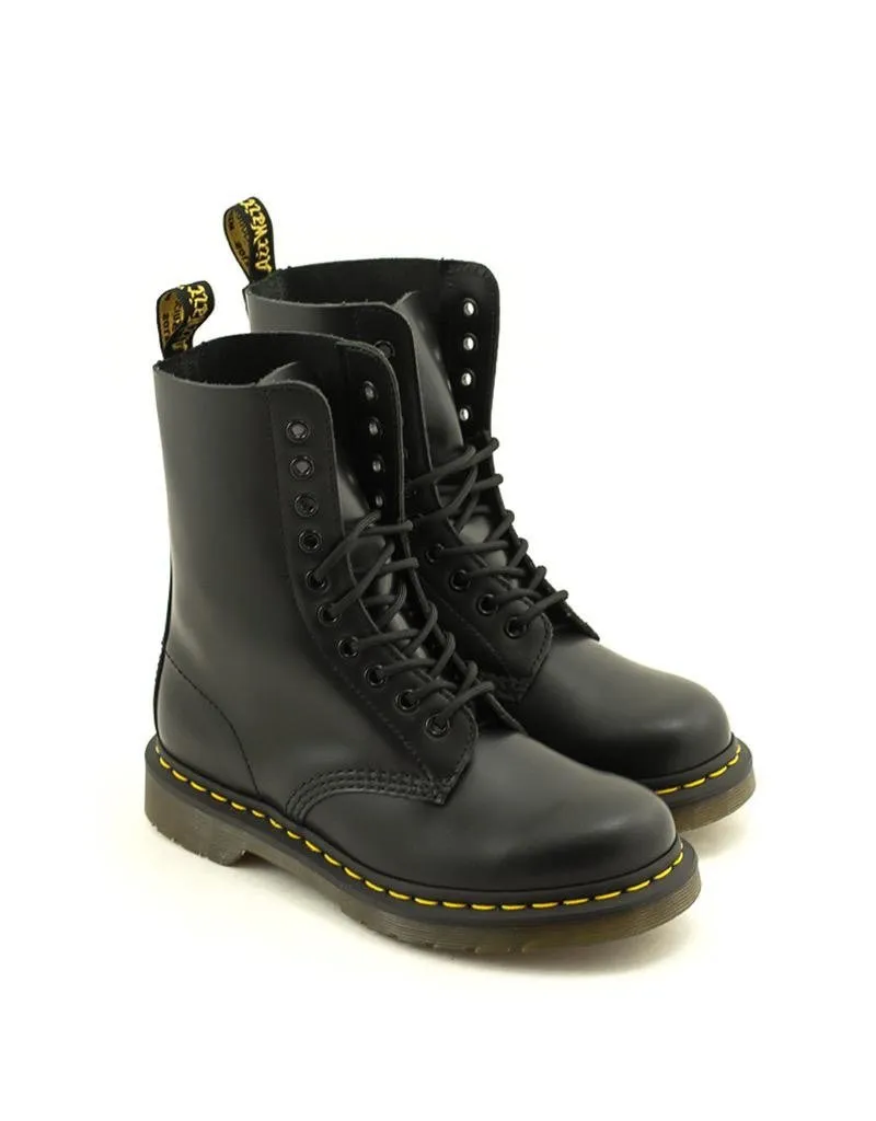 Dr. Martens — 1490 Boot Smooth - Black