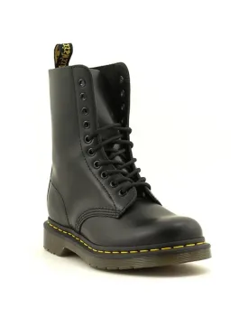 Dr. Martens — 1490 Boot Smooth - Black